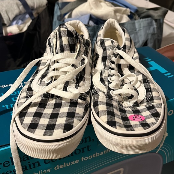 Vans - Picture 2 of 2